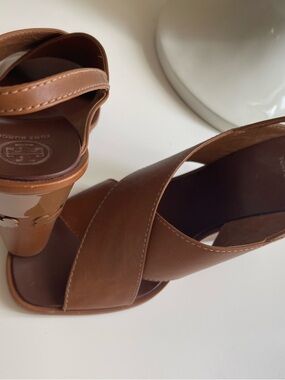 New Tory Burch Cognac Leather Crisscross Block Heel Sandals